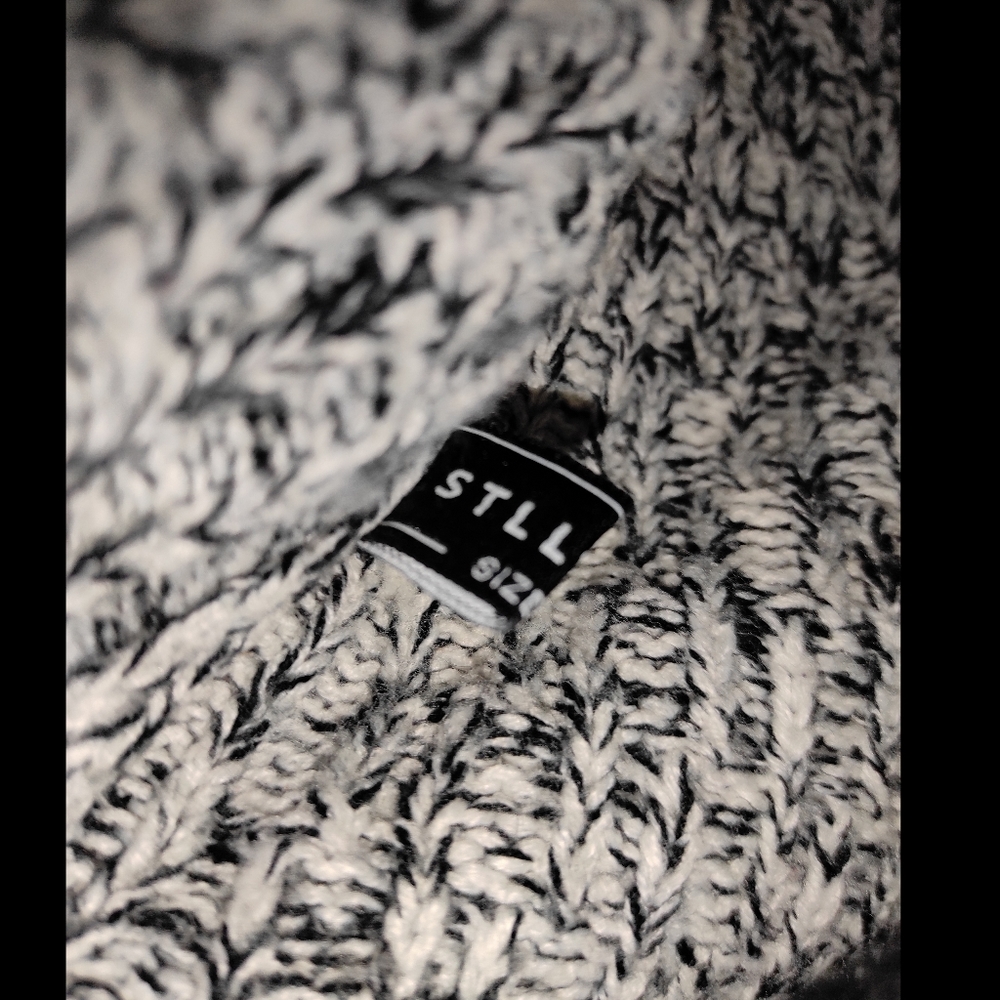 Black & white knit Turtleneck sweater - Picture 8 of 10